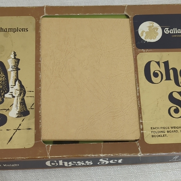 Gallant Knight Chess Set - Picture 5 of 11